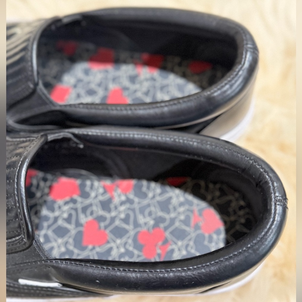 Vera Bradley Disney Alice Wonderland Painting Roses Red Quilted Slip On Shoe 9.5 - Picture 8 of 11